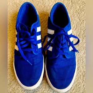Men’s Adidas tennis shoes in royal blue, size 9